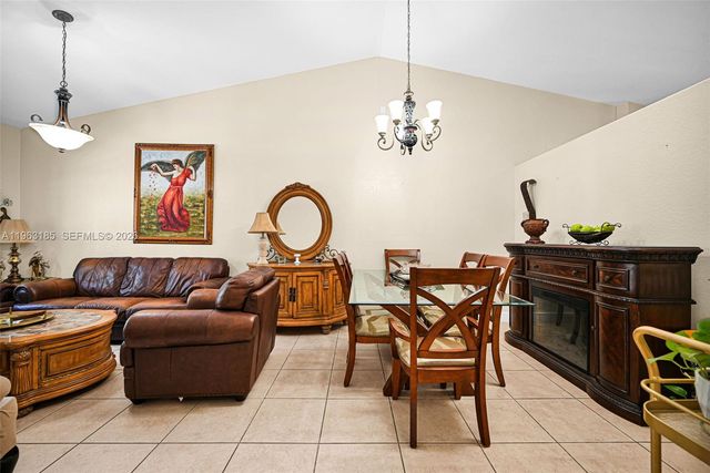 940 NE 13th Ave, Homestead, FL 33033