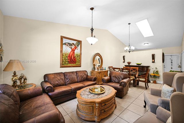 940 NE 13th Ave, Homestead, FL 33033