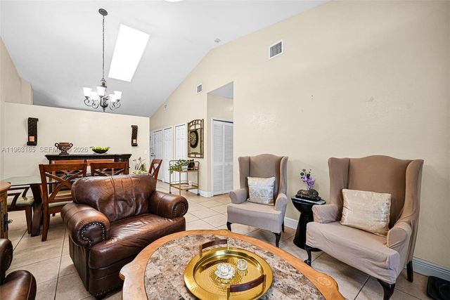 940 NE 13th Ave, Homestead, FL 33033