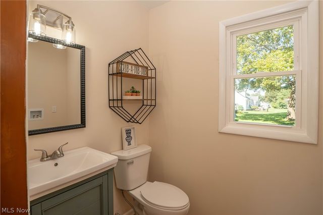 12800 Redwood Avenue NW, Uniontown, OH 44685