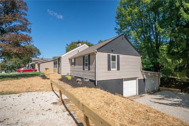12800 Redwood Avenue NW, Uniontown, OH 44685