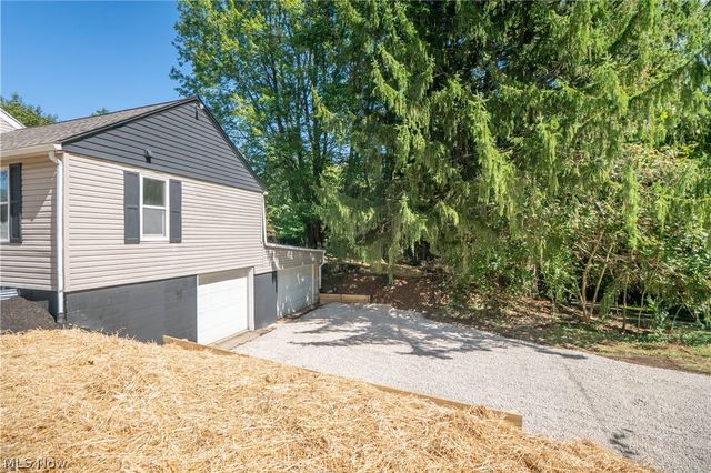 12800 Redwood Avenue NW, Uniontown, OH 44685