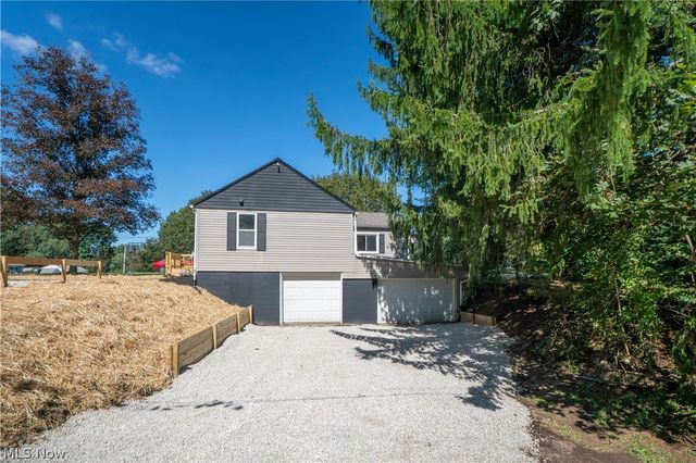 12800 Redwood Avenue NW, Uniontown, OH 44685
