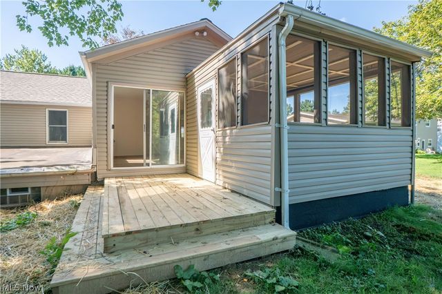 12800 Redwood Avenue NW, Uniontown, OH 44685