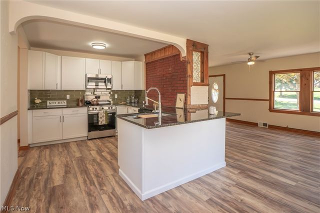 12800 Redwood Avenue NW, Uniontown, OH 44685