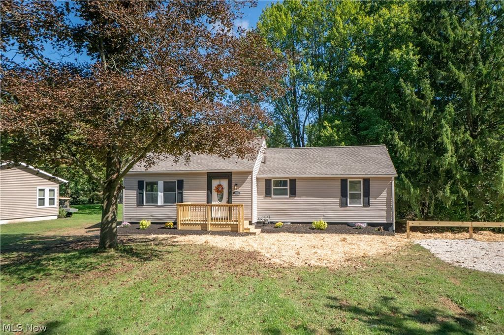 12800 Redwood Avenue NW, Uniontown, OH 44685