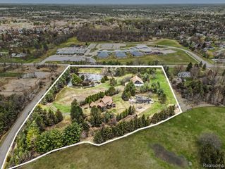 4385 Warwick Circle Drive, Grand Blanc, MI 48439