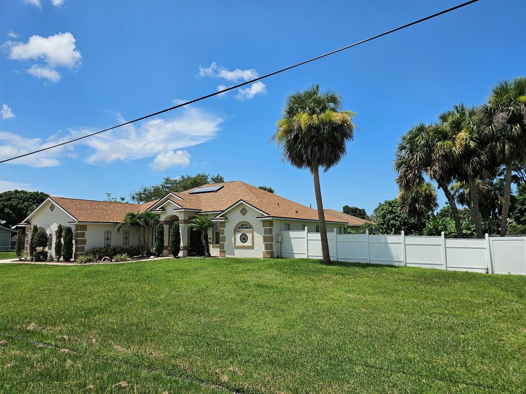 1637 SW La Gorce Avenue SW, Port St Lucie, FL 34953