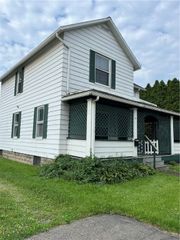 113 Line Ave, Ellwood City, PA 16117