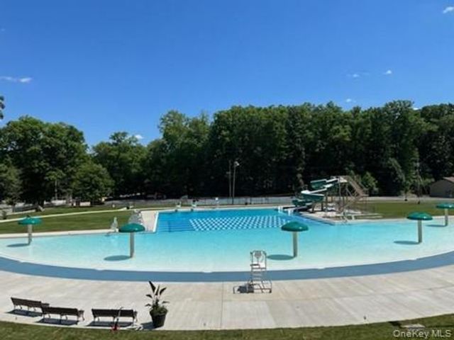 5 Columbia Circle, Highland Mills, NY 10930
