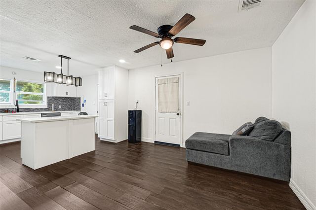 2324 13th Avenue N, Texas City, TX 77590