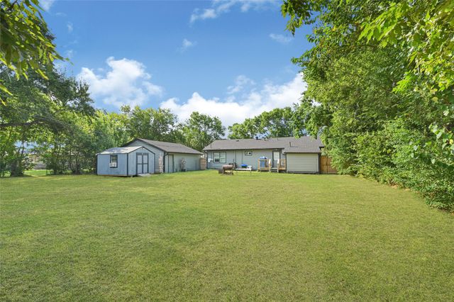 2324 13th Avenue N, Texas City, TX 77590