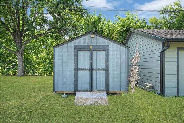 2324 13th Avenue N, Texas City, TX 77590