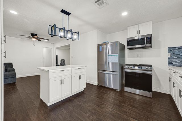 2324 13th Avenue N, Texas City, TX 77590