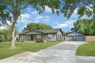 2324 13th Avenue N, Texas City, TX 77590