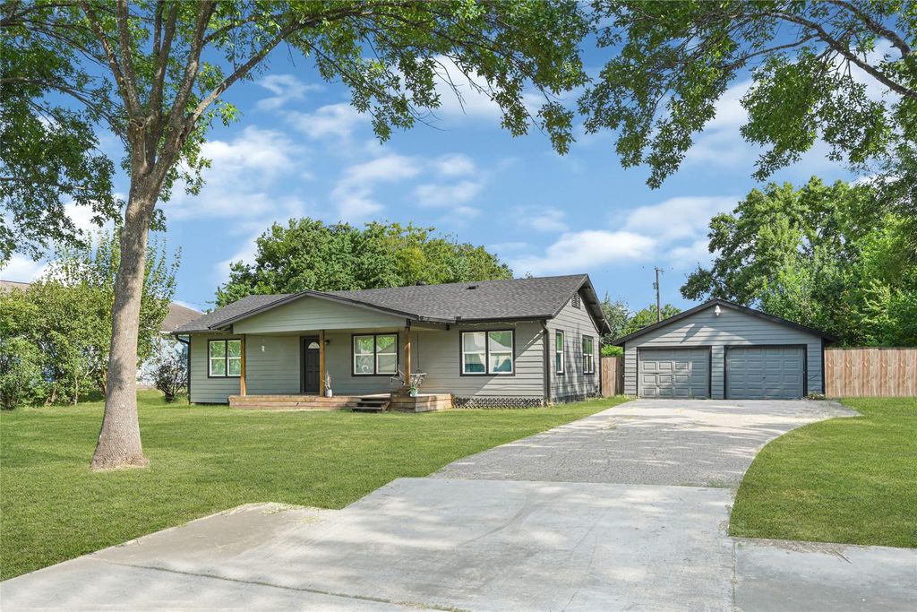 2324 13th Avenue N, Texas City, TX 77590