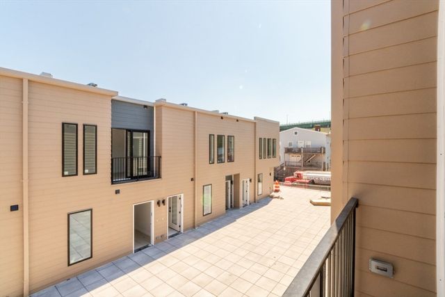 150 Williams 7, Chelsea, MA 02150