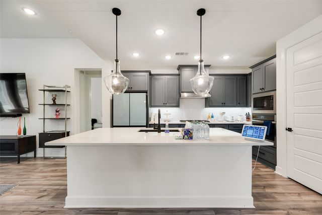 820 Filly, Aubrey, TX 76227