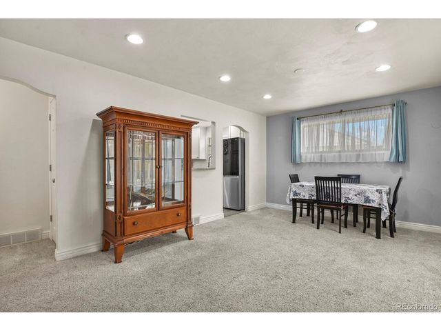 7201 Avrum Dr, Denver, CO 80221