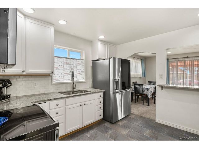 7201 Avrum Dr, Denver, CO 80221