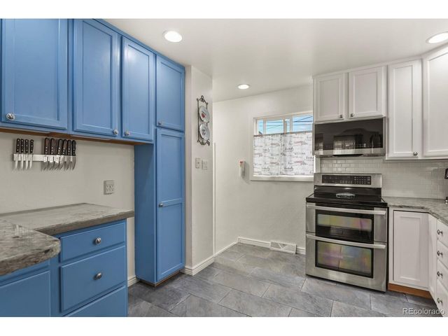 7201 Avrum Dr, Denver, CO 80221