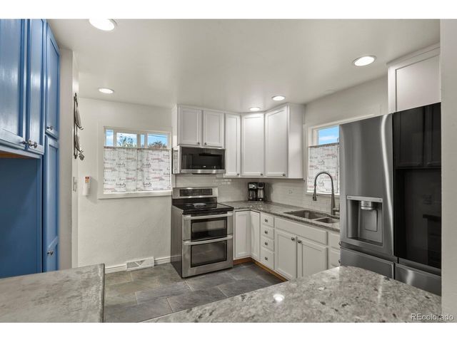 7201 Avrum Dr, Denver, CO 80221