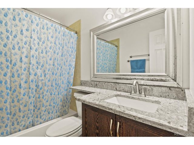 7201 Avrum Dr, Denver, CO 80221