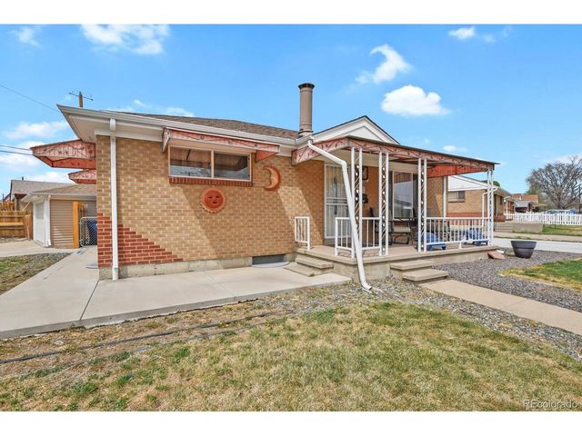 7201 Avrum Dr, Denver, CO 80221