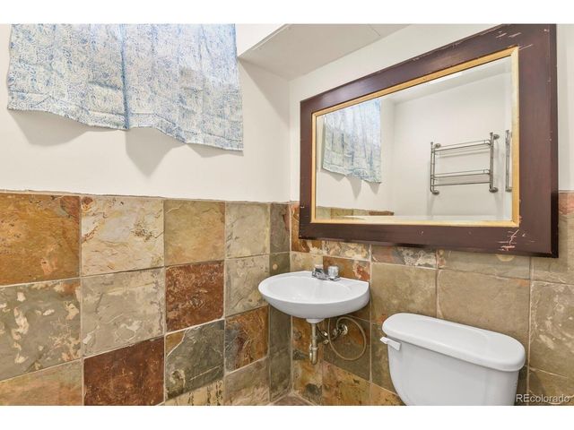 7201 Avrum Dr, Denver, CO 80221