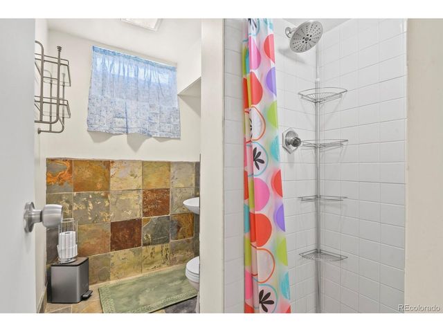 7201 Avrum Dr, Denver, CO 80221