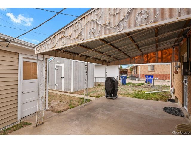 7201 Avrum Dr, Denver, CO 80221