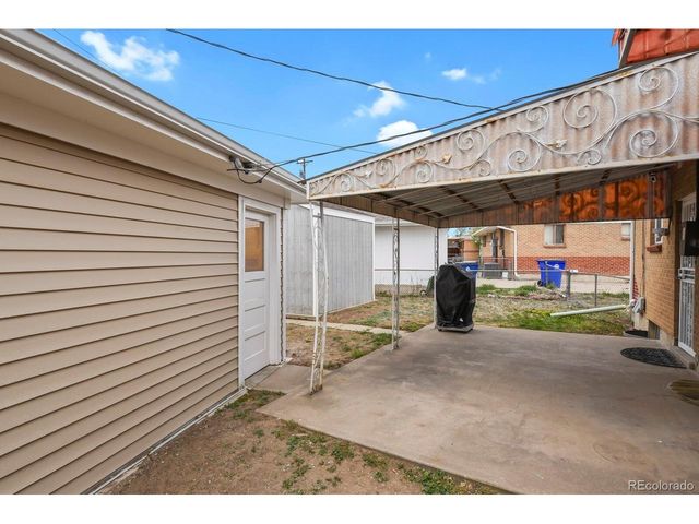 7201 Avrum Dr, Denver, CO 80221