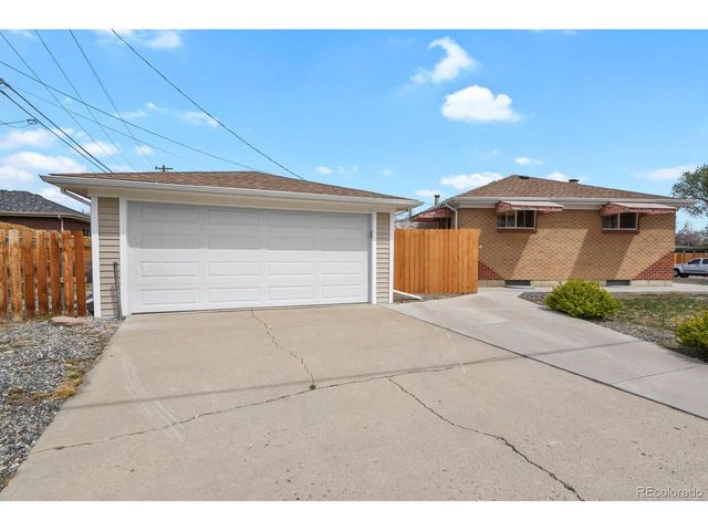 7201 Avrum Dr, Denver, CO 80221