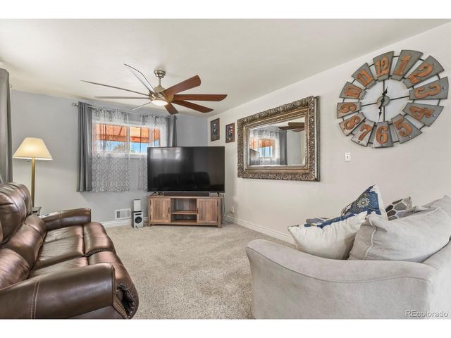 7201 Avrum Dr, Denver, CO 80221