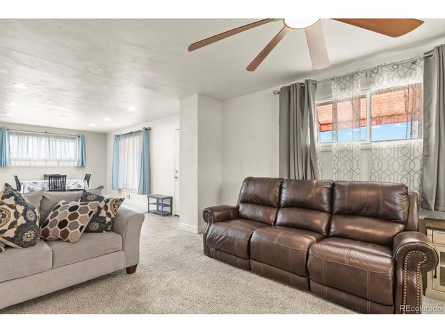 7201 Avrum Dr, Denver, CO 80221