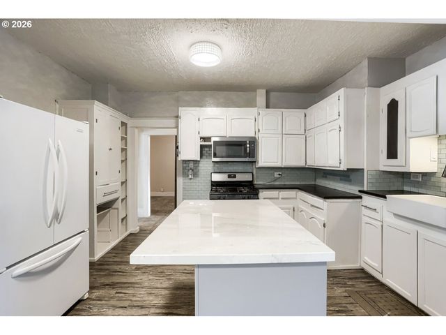 2526 E 34TH St, Vancouver, WA 98663