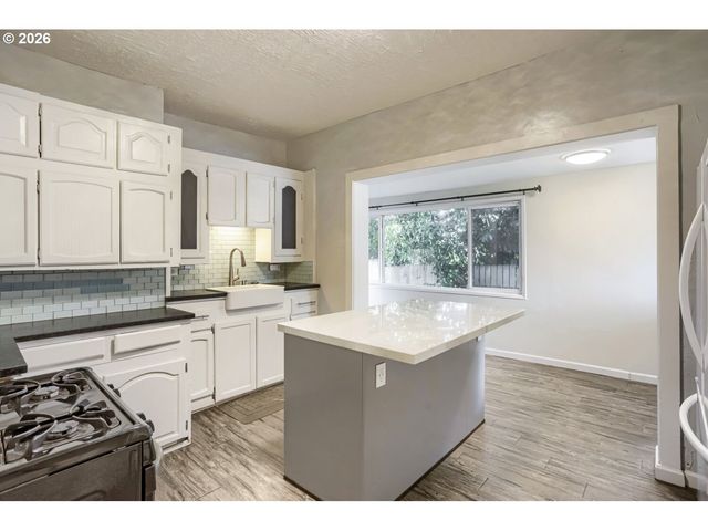 2526 E 34TH St, Vancouver, WA 98663