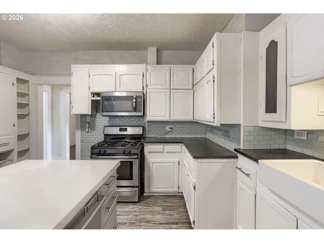 2526 E 34TH St, Vancouver, WA 98663