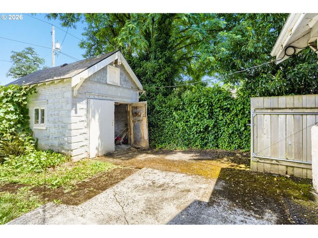 2526 E 34TH St, Vancouver, WA 98663