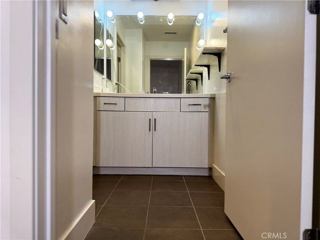 2205 Tom Mix, Los Angeles, CA 90026