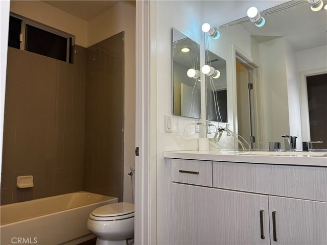 2205 Tom Mix, Los Angeles, CA 90026