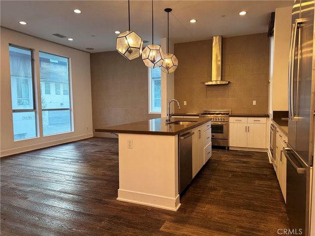 2205 Tom Mix, Los Angeles, CA 90026