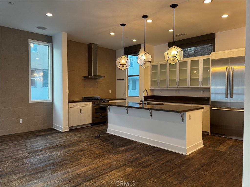 2205 Tom Mix, Los Angeles, CA 90026