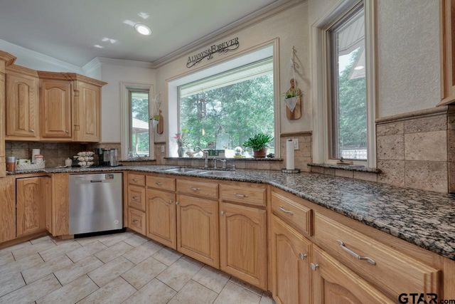 17898 Fm 16 W, Lindale, TX 75771