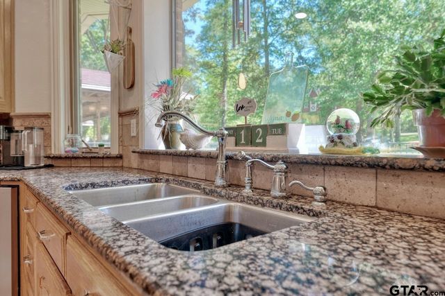 17898 Fm 16 W, Lindale, TX 75771