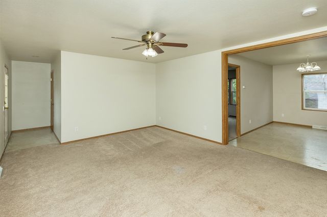 641 8th Street, West Des Moines, IA 50265