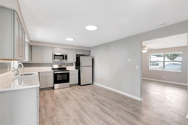 5900 BEECH STREET, Zephyrhills, FL 33542