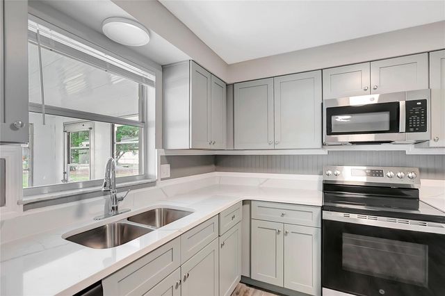 5900 BEECH STREET, Zephyrhills, FL 33542