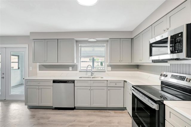 5900 BEECH STREET, Zephyrhills, FL 33542