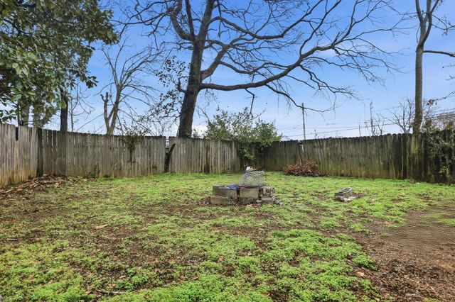 913 S High St, Columbia, TN 38401